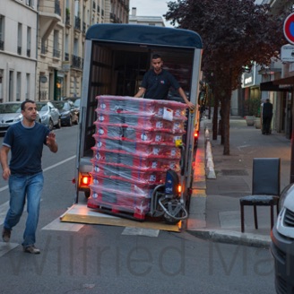 0633_Deret Transporteur, 1er reseau francais de livraison urbaine en camions electriques PARIS 28 août 2012.jpg